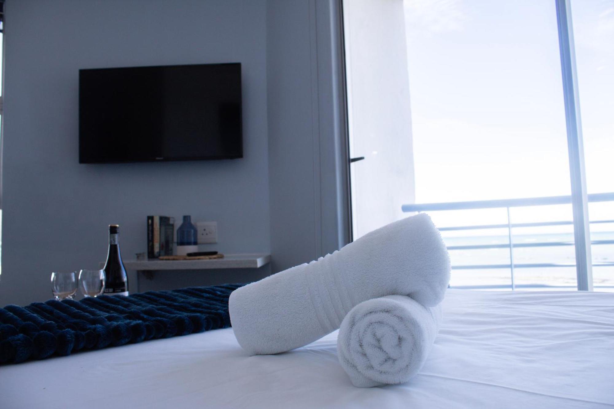 Ocean Breeze Hotel Strand Extérieur photo